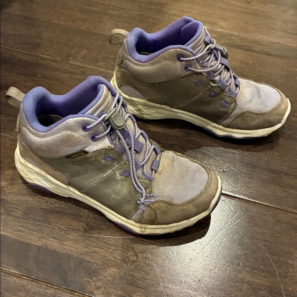 Teva Kids Boots in Purple and Gray - Picture 3 of 5